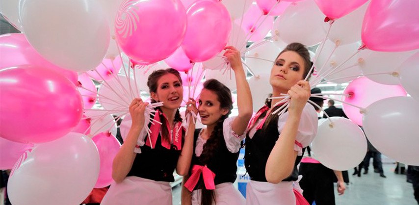 Раздача воздушных шаров с логотипом